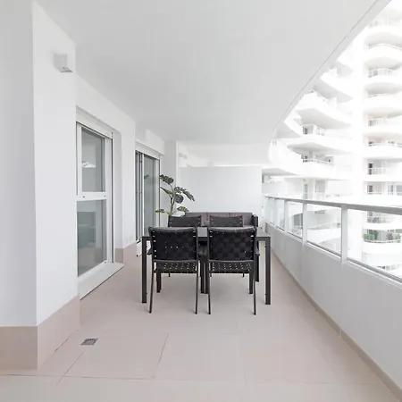Global Properties, 5 Personas Con Terraza Apartment