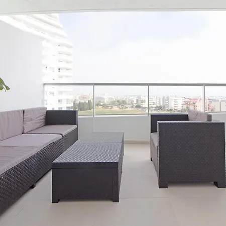 Global Properties, 5 Personas Con Terraza Apartment