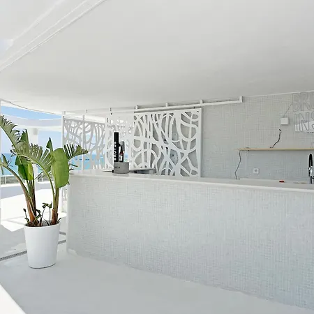 Global Properties, 5 Personas Con Terraza Apartment